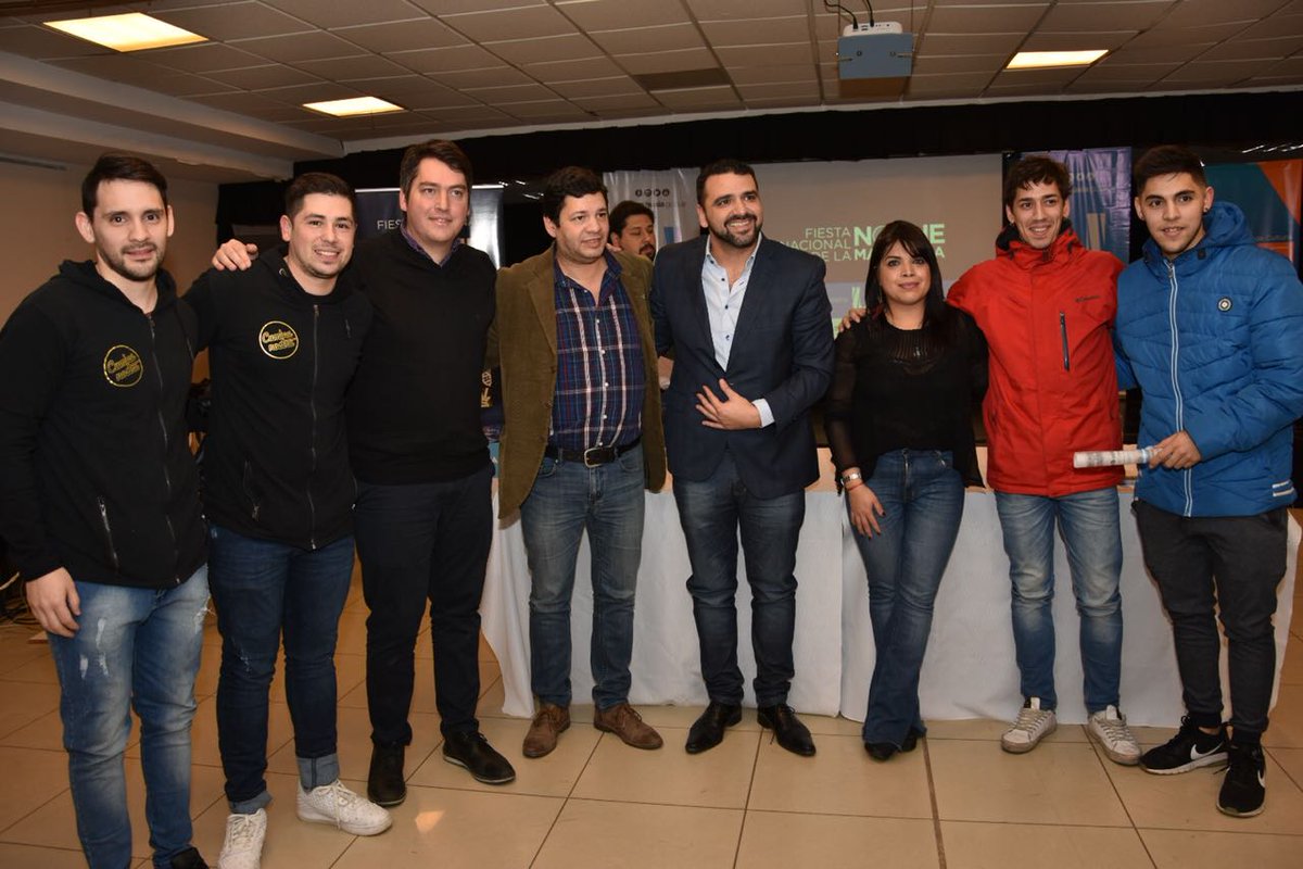 WalterVuotoTDF's tweet photo. Desde que asumimos, nos propusimos poner en valor nuestra Fiesta Nacional de la Noche Más Larga, hoy une a una región y participan artistas de todo el País. #UshuaiaMásLinda #UshuaiaMásNuestra https://t.co/FZJ4tggpua