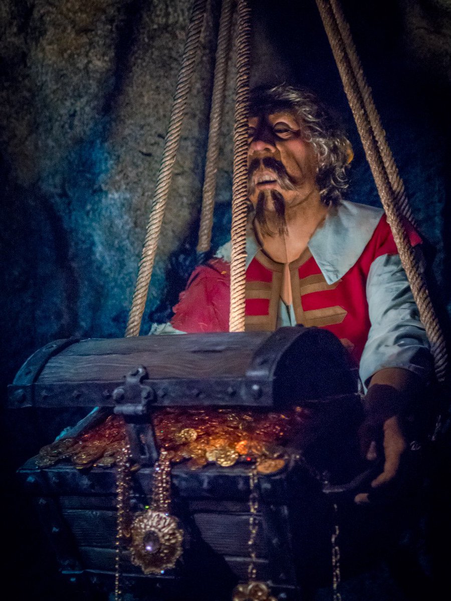 Disneyfor2's tweet photo. Davy Jones is gone but this Pirate is here! #Disneyland #DisneyFor2 #PiratesOfTheCaribbean @DisneyExaminer @Podketeers @DisneylandAP @DisneylandToday https://t.co/2uHFlqKZas