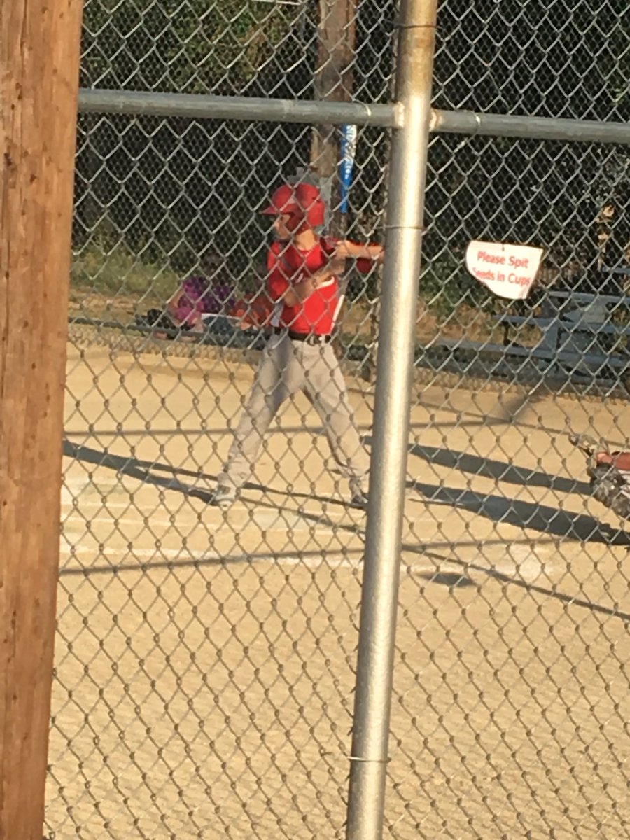 EdieLightnerOls's tweet photo. Ayden just hit a home run!!!!!! #golittle https://t.co/I0GkHpsdWX