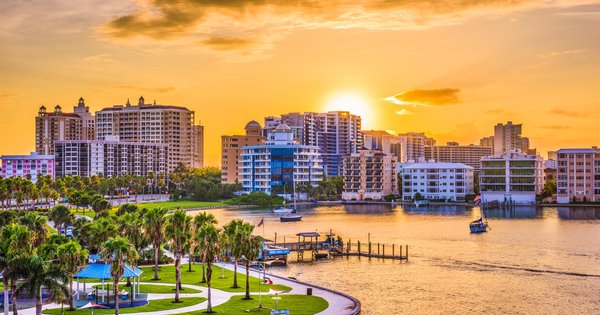 GrandVentureTCo's tweet photo. If ever there were a perfect beach vacation destination for families, Sarasota would be it. This Florida Gulf Coast city is home to some of the most breathtaking beaches in the world. There's nothing like the fine white sand contrasting against the cry ... https://t.co/90F1KnJCvk https://t.co/EyToxiHMZb