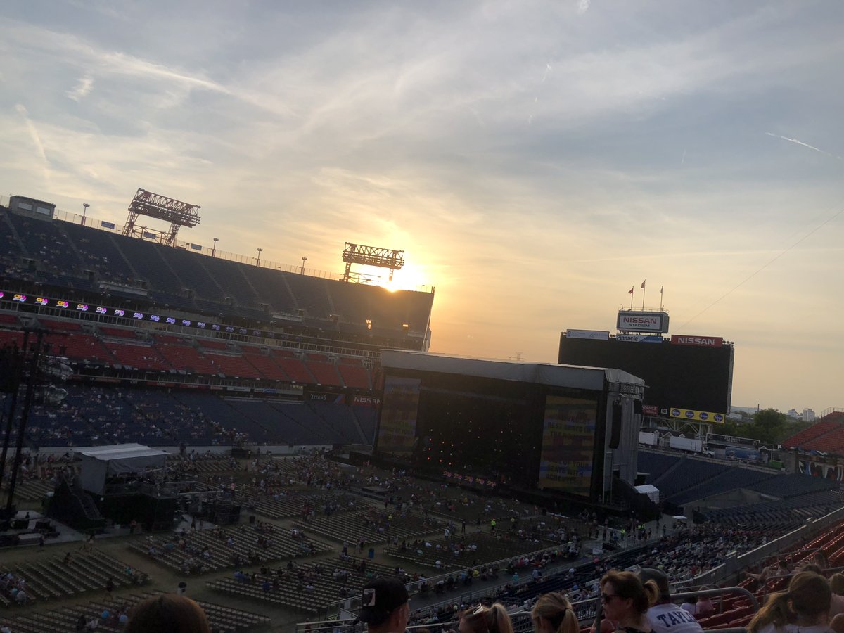 RickyBMedia's tweet photo. #ChevyCMA https://t.co/jgjBVg3zsu