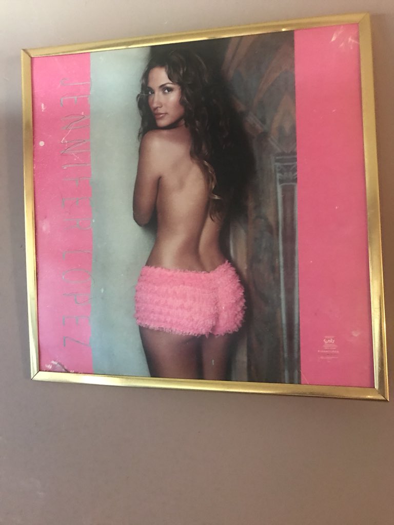 vanessafilmz's tweet photo. @JLo My mother and I are such big fans lf yours. My mom has pictures of you all around our house. She unfortunately has anxiety and depression. I want to take her to your Las Vegas Show on her bday before it ends! But Tickets are so expensive 😞 https://t.co/NLv0bYKgkP