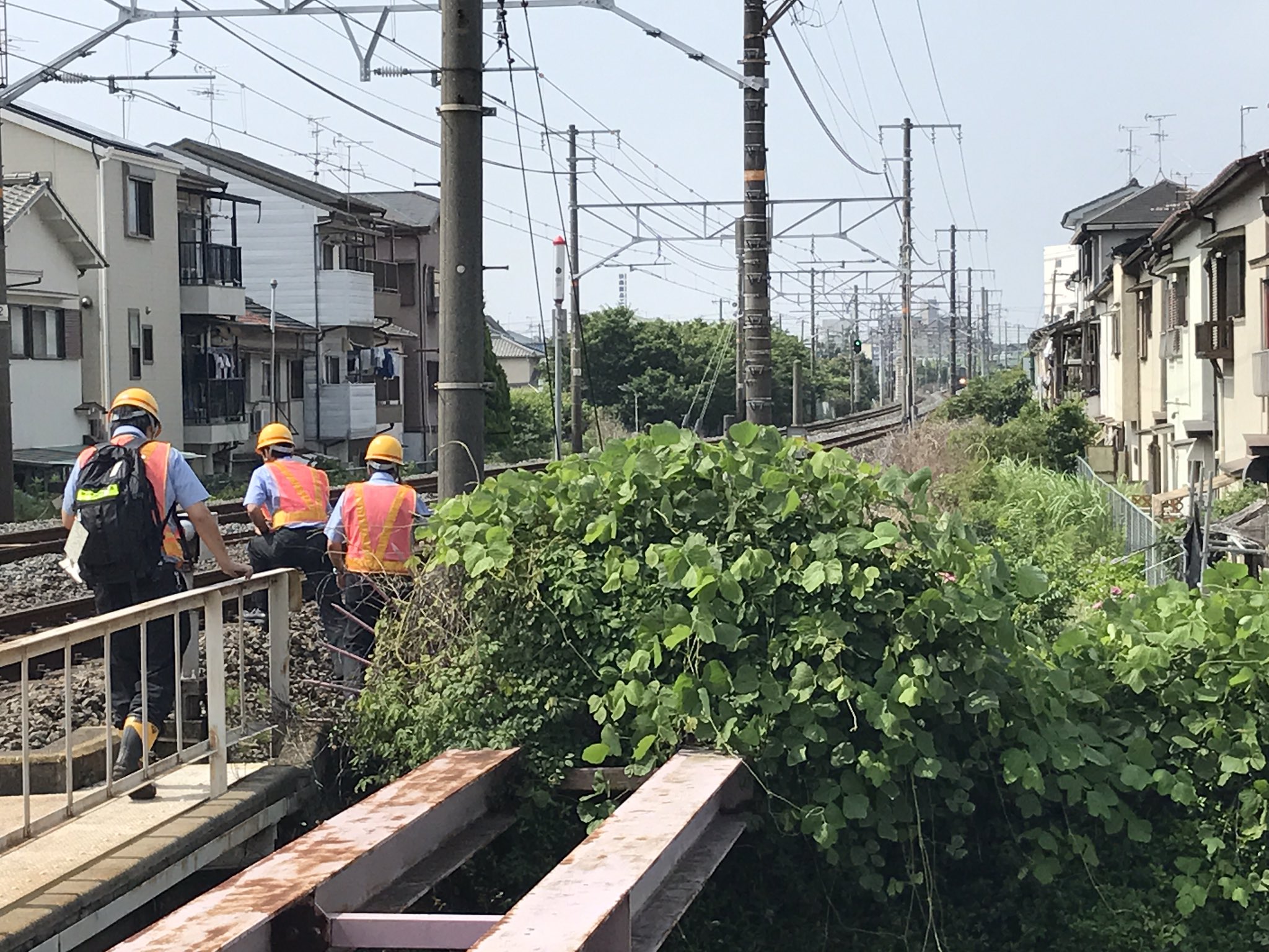 学研都市線の野崎～住道間の踏切で事故の現場画像