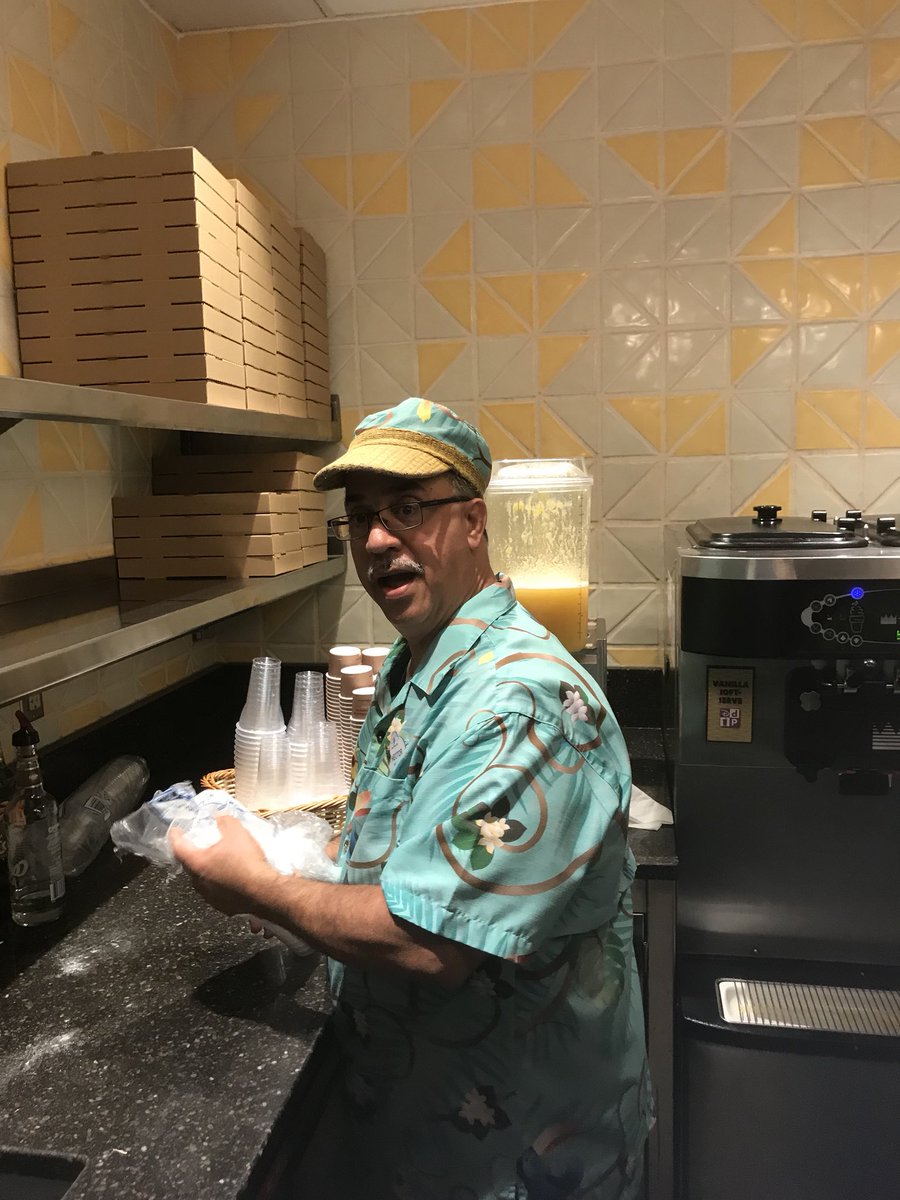 hawkinsh23's tweet photo. Special treat at the end of the day! Thanks to the unexpected kindness from these amazing cast members! #CastCompliment @WDWToday https://t.co/FgOobZYupg