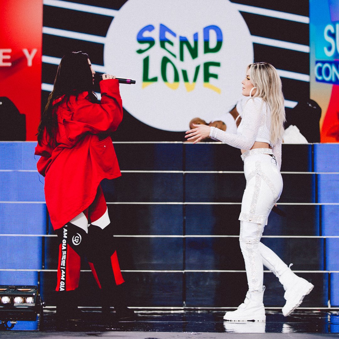 ❤
White &amp; Red 
Perfect Mix