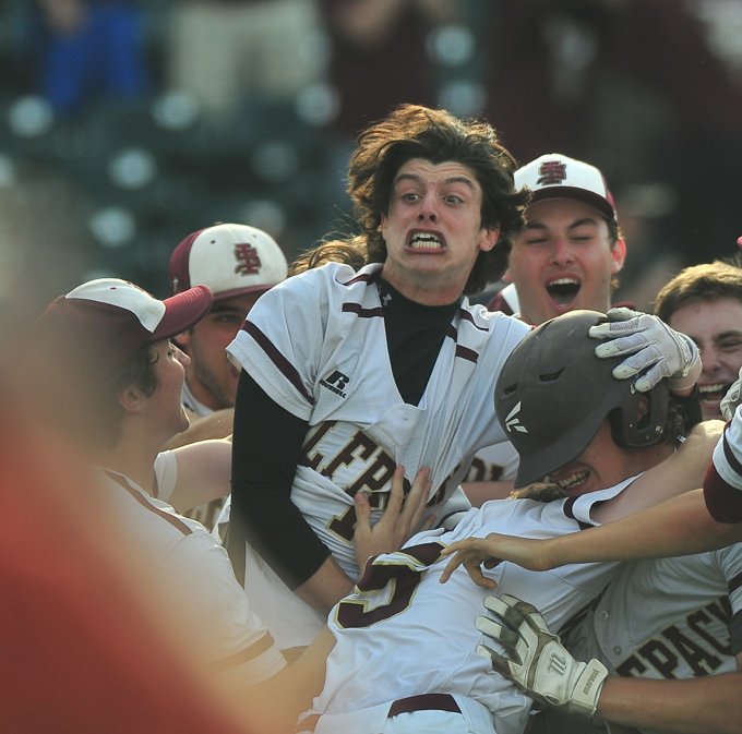 Tim_OBrien10's tweet photo. The face(s) you make when you win a state semifinal on a wild pitch to advance to the Class 3A state title game.... https://t.co/PzJjmOFVDl