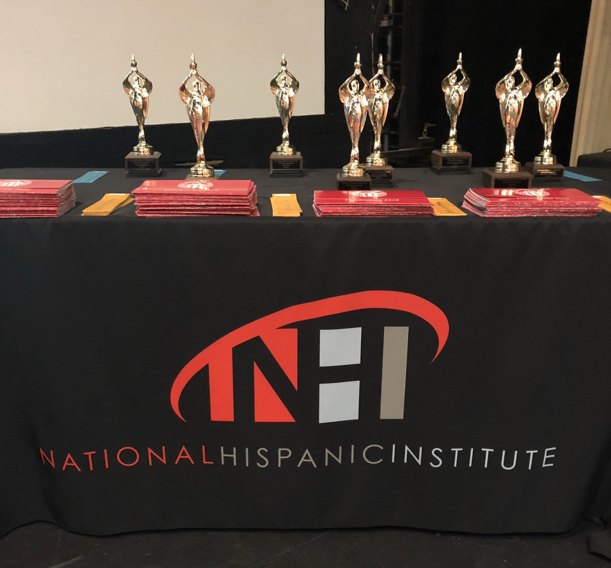 nhi_news's tweet photo. The #2018TXGD Sweet 16 Ceremony will be streamed live at 7:45 PM central on our YouTube channel. The link will be posted soon. https://t.co/CqpGsJHx0a