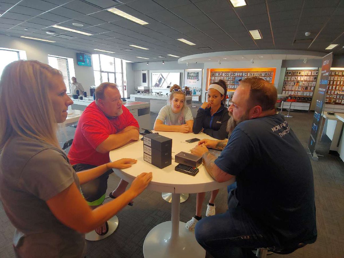 TeamStPeters's tweet photo. @EWCreativeChaos showing off the brand new #LGV35thinQ on #LaunchDay get the worlds most advanced smart phone for only 1.67 a month! Ask us how! #midstates #powercentral #teamv https://t.co/0PKADWqzM0