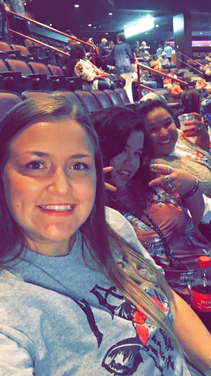 EmilyHamilton68's tweet photo. Happy Birthday to meππ #ChoctawGrandTheatre #RandyRodgersBand https://t.co/OrsQ8Rh9SJ