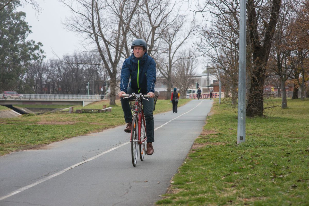 Transport_CBR's tweet photo. Swap the car for a walk and incorporate #ActiveTravel into your long weekend. You can start by walking or riding to work, your local shops, to meet friends or to the sports field instead of driving #activateyourday @HeartAust @ACTPedalPower https://t.co/RsTPa43f8m