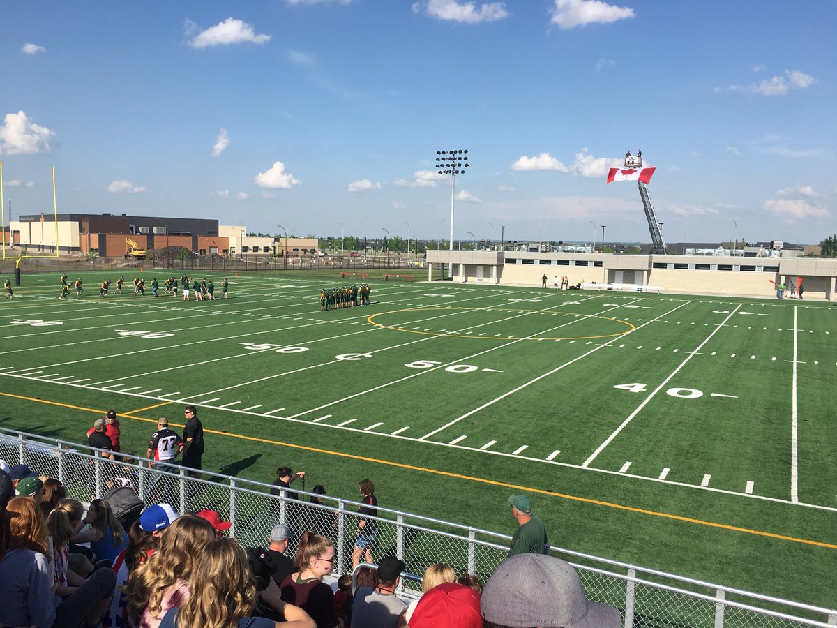 jojomom1974's tweet photo. Hanging out at #taurusfield enjoying opening night of an amazing facility for our community! #fortsask #stingfootball @fortsaskmsa @CityFortSask https://t.co/UsLHAZxLzq