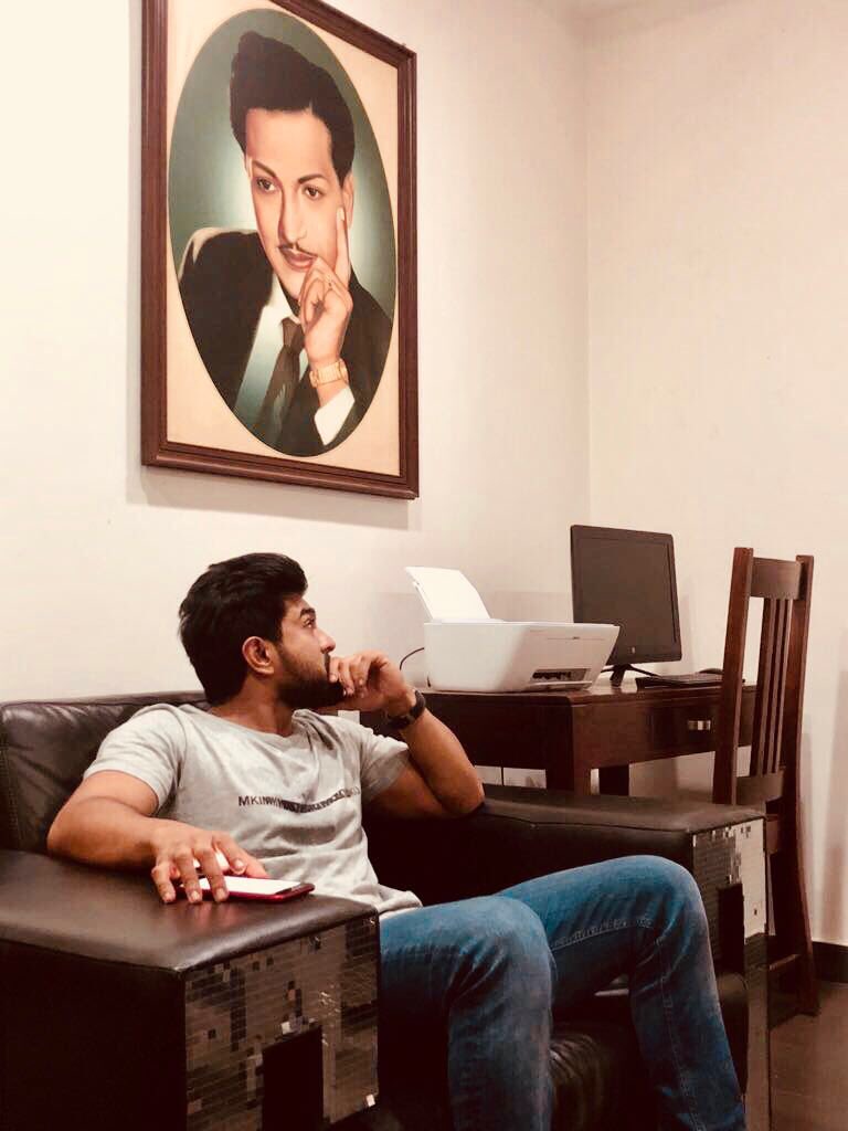 Whattay lovely Legendary pose!!
#RamCharan Same To SamePose of  Legendary #NTR garu #BeautifulClick by @tarak9999 😍🤗