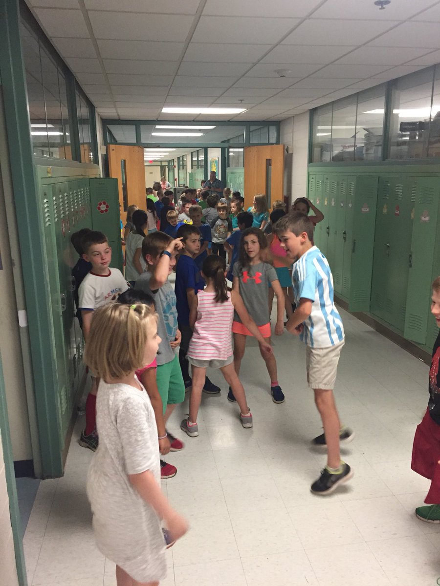FordsFriends's tweet photo. Principal of the Day Sophie called an all-school dance party! #FridayFunDay @MissReidGr2 @steward20162017 https://t.co/ysrROyfQA2