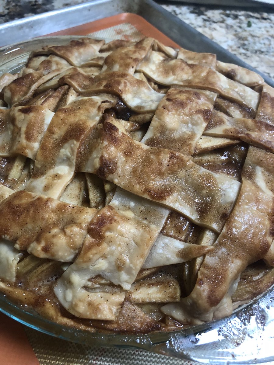 solesmoothies's tweet image. Shmapple pie for Game 4 #lightflex #dubnation