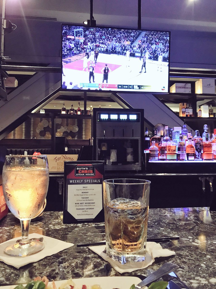 joehenry77's tweet image. Not a bad way to watch the @NBA #Finals @RuthsChris #barside
