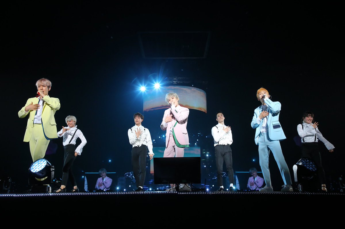 weareoneEXO's tweet photo. EXO-CBX가 총 8만여 관객을 매료시키며 일본 첫 아레나 투어 ‘EXO-CBX “MAGICAL CIRCUS” TOUR 2018’을 성공적으로 마쳤습니다👏

#EXO #EXO_CBX #CHEN #BAEKHYUN #XIUMIN #MAGIC #MAGICALCIRCUS https://t.co/TcwV57BKCX