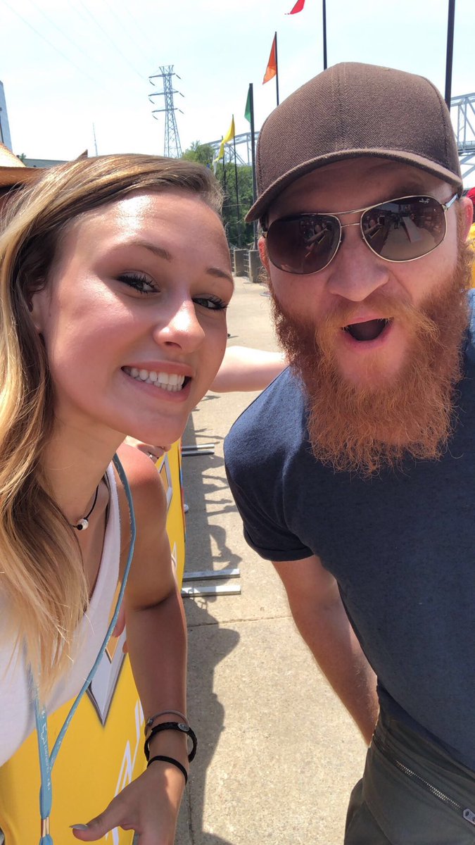 ToddCaulfield's tweet photo. You never know who you’ll run into. #CMAFest https://t.co/MGkQllKbw5