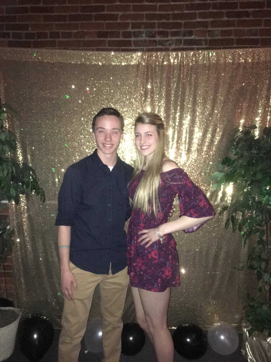 TatumDetwiler's tweet photo. Happy Bday Zach!😁🎈🎁🎉 @zach0937 https://t.co/M2GXiRLAIp