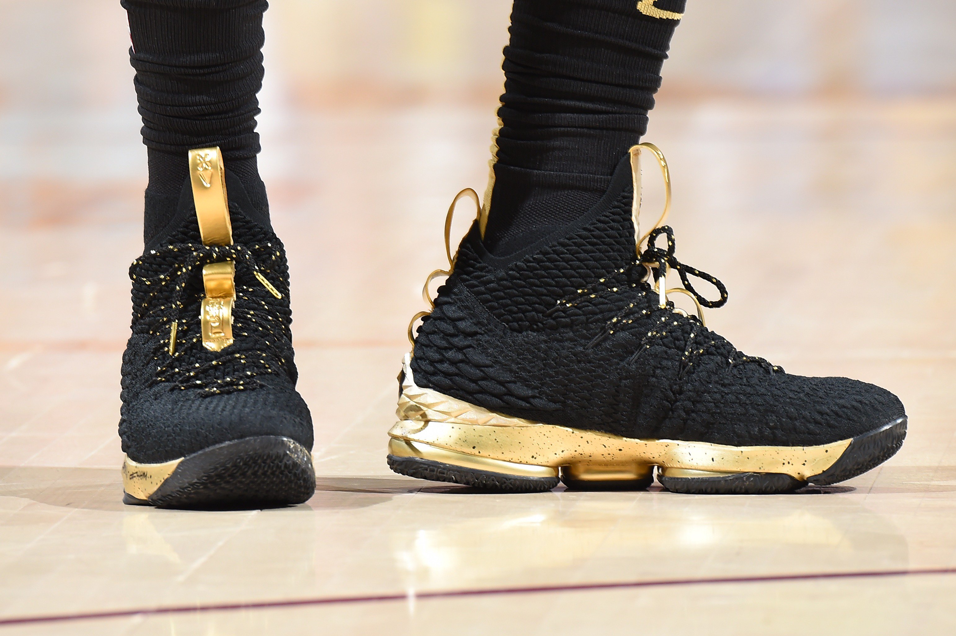 B R Kicks on X KingJames wearing the Nike LeBron 15 PE in Game 4 NBAFinals https t Lx4cbLmu9n X