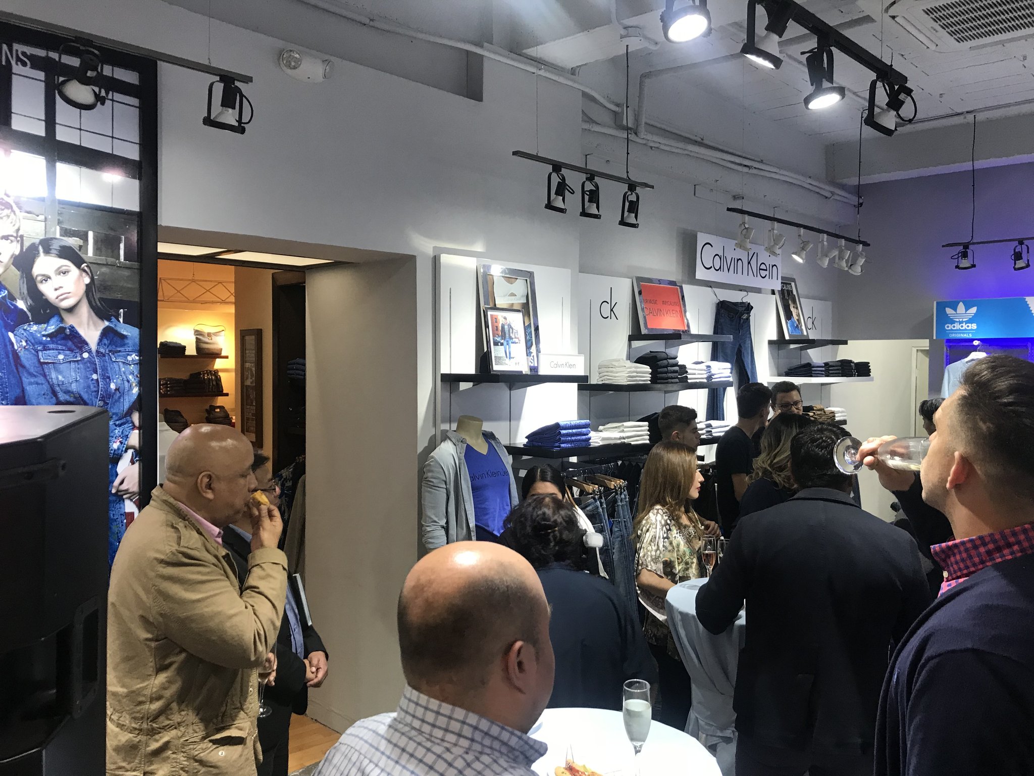 Stereo100Noticias on X ActualidadXela Boutique Jireh presenta un concepto nuevo de moda con la linea fashion de Adidas Originals. Ubicados en el local 32 primer nivel del Centro Comercial Pradera Xela