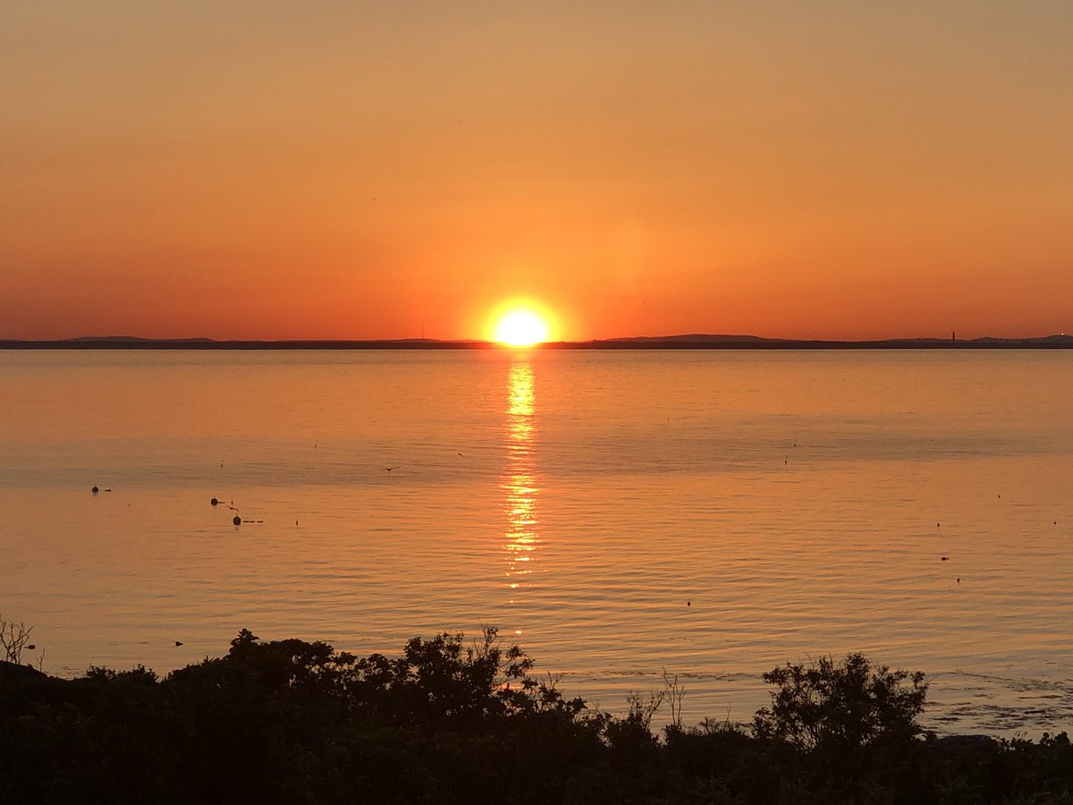 MEEGSML18's tweet photo. I think this might become a sunset twitter page at this point https://t.co/gzbaWxR6Si