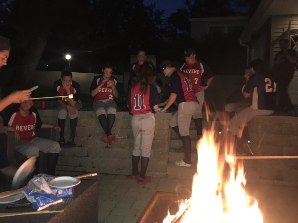 KeefeForRevere's tweet image. My Friday night went from being with the boys to entertaining the victorious Revere girls.  #softballdadproblems. @PGOLDITCH where are the damn cookies.
#Reverepride#tourneygirls