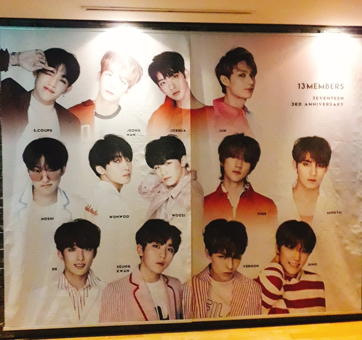 theS2_SVT's tweet photo. #SEVENTEEN3RDANNIVERSARY 저번에 전시회 가는날에 친구랑 영화관 가서 세븐틴 보고왔어요❣포토티켓도 뽑고 세븐틴 광고도 보고 사진찍고 너무 좋았어요ㅠ💖 준비해주신 분들 모두 진짜 감사드려요ㅠ 진짜 즐거웠습니다💓💓 
#SEVENTEEN #세븐틴 https://t.co/LuBqwSOC2Q
