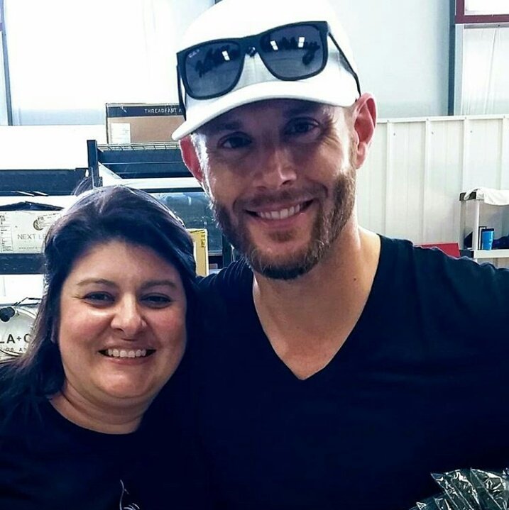 JenmishSource's tweet photo. #New | Jensen with a fan today at FBBC in Dripping Springs, TX

credit : @/ maryvanmiddend1 

 8 June, 2018 https://t.co/mcn1U8zcQk