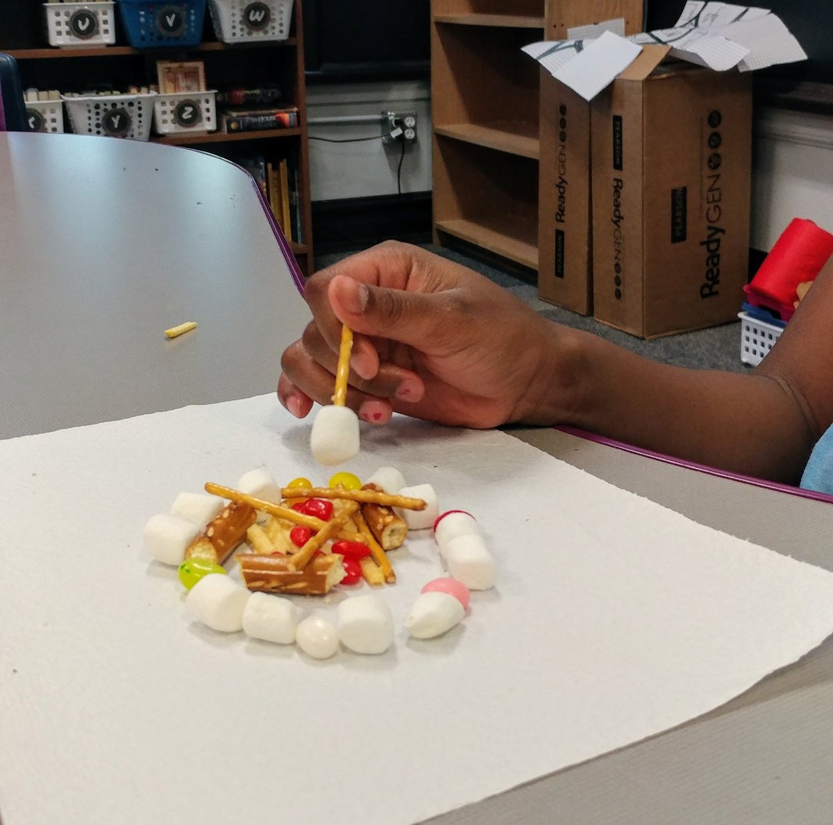 teachandfurbaby's tweet photo. At Summer CampKCIA, we learned about fire building with food. Safe and yummy! #onematchfire(ish) #eatingislearning https://t.co/V0VEcAYe4n