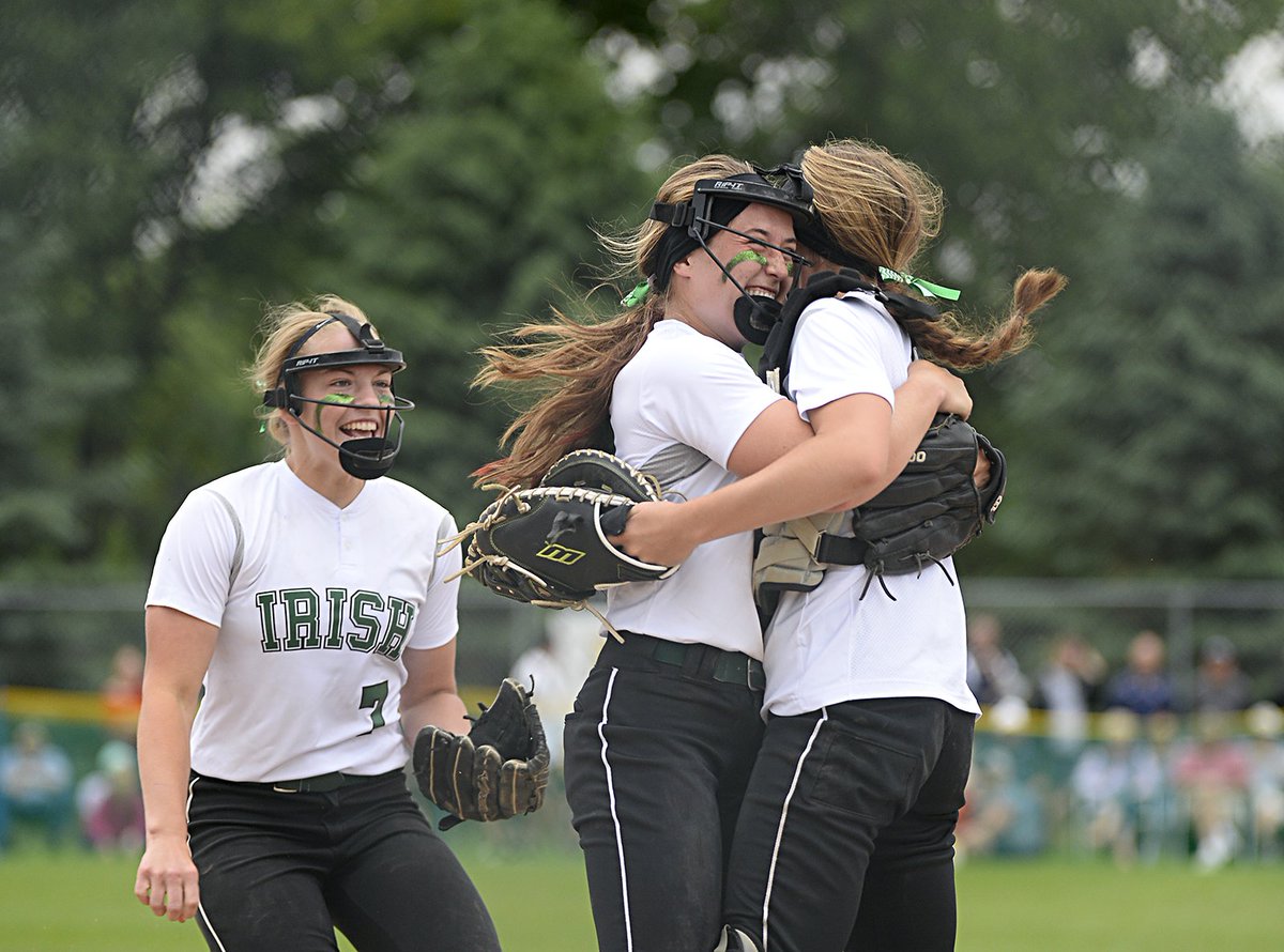 BreakdownUSA's tweet photo. Congratulations to Maple Lake for earning the #MSHSL Class 2A state softball championship, rolling past St. Peter, 11-1 in five innings behind a Calli Maki 1-hitter! @ML_IrishAD @callimaki https://t.co/BvGEsVWfY0