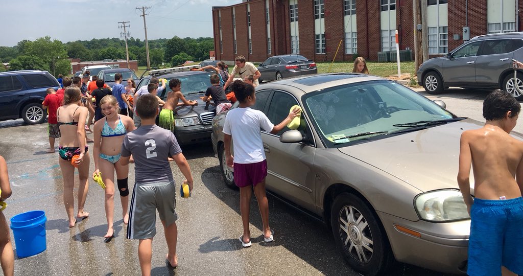 piercecityms's tweet photo. Thank you PC community for supporting our middle school students in such a BIG way! #carwash #fundraiser #sevenhundreddollars #movietrip 💚💚💚 https://t.co/HyyJTO68rB
