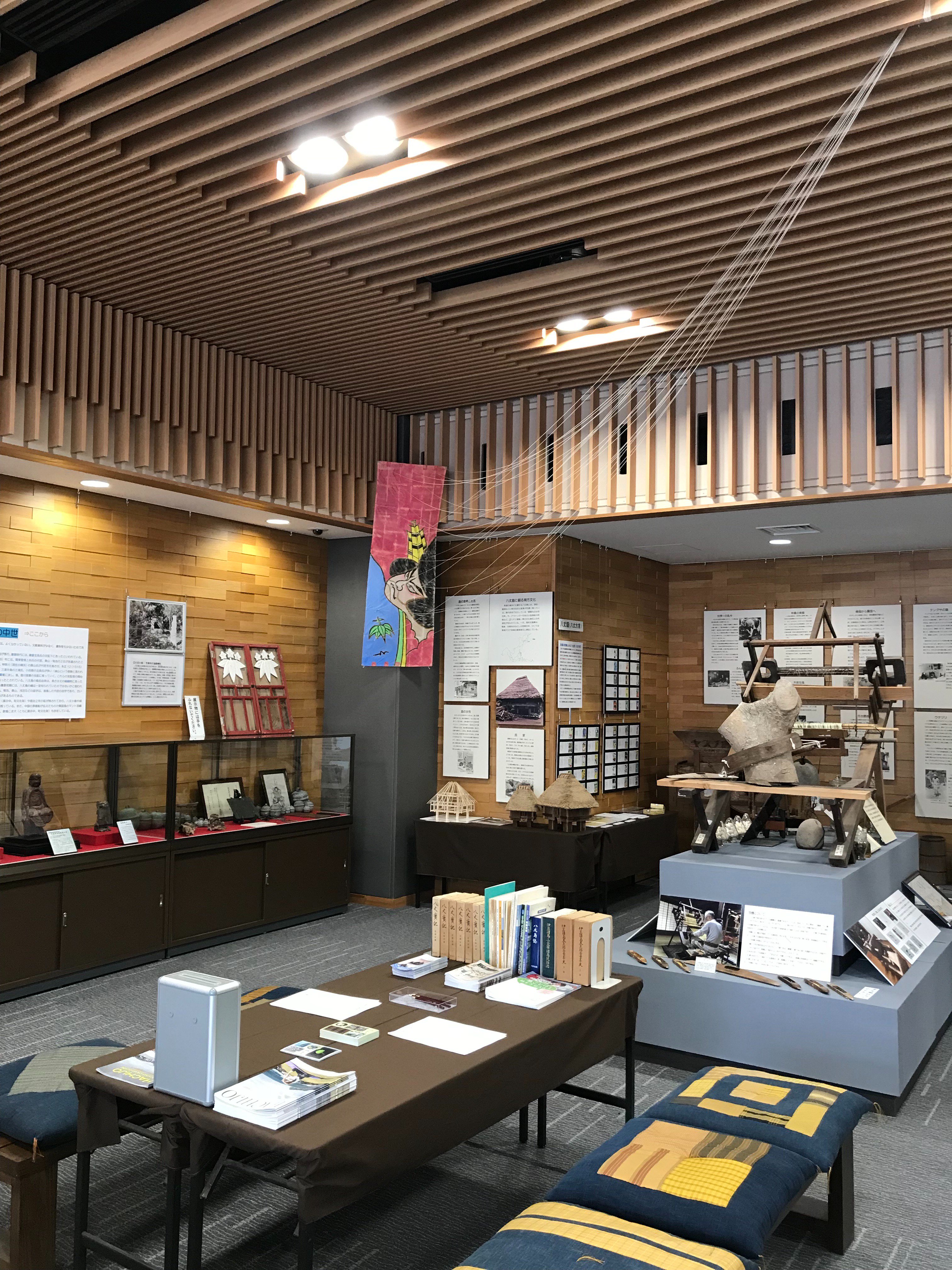 八丈島観光協会 Na Twitteru 八丈島歴史民俗資料館のご案内 八丈島歴史民俗資料館が本日より開館しました 八丈支庁展示ホール内で常設展示されています ぜひお立ち寄りください 八丈島 歴史民俗資料館 八丈支庁 T Co Av9cpnssyt Twitter