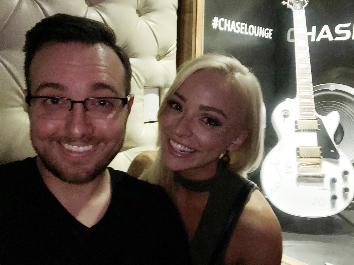 KalebNation's tweet photo. We’re excited to see @KeshaRose in LA tonight! Thanks @Chase for letting me and @bfftaylor hang out in your awesome #ChaseLounge! https://t.co/6XfpoOc6YI