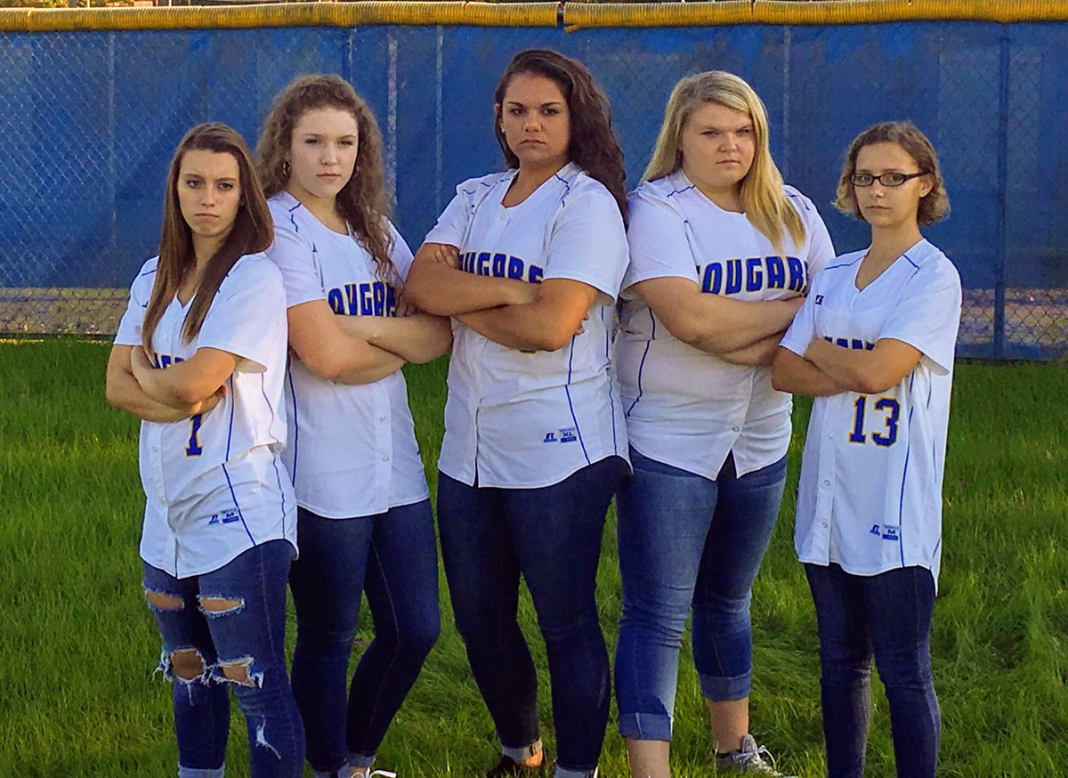 SWR_Softball's tweet photo. Congratulations to the Class of 2018! ⁦@paypay1123⁩ @amspringer1 ⁦@Slagrama__⁩ ⁦@lblamb15⁩ @brittan011 💙💛🎓 https://t.co/zralw4mkr8
