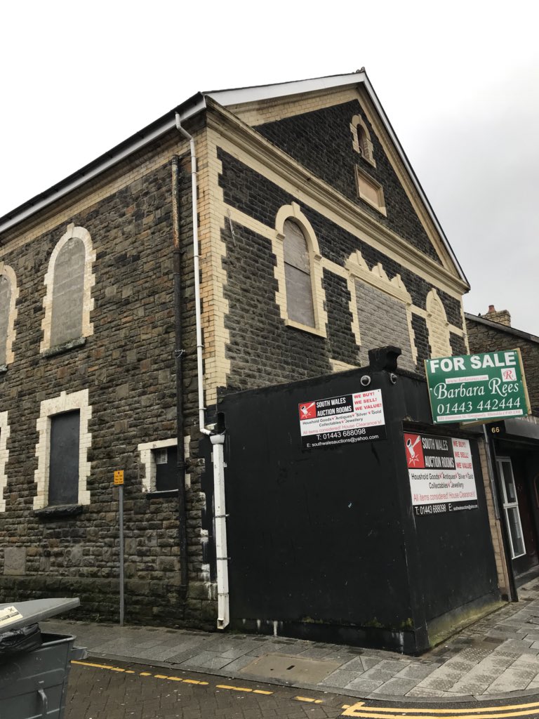 newrhondda's tweet photo. Spotlight on #Porth

9. Some buildings get listed like the old cinema. This one gets a permenant aesthetically debilitating make-under.

It was a nice building... why is this allowed, when others get suplerlative protection?

#saygoodbyetotourism #careless
#repurpose #newrhondda https://t.co/0KxSuK8iu8