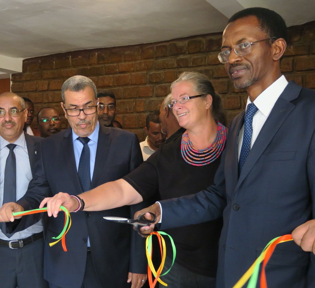 GERonEconomy's tweet photo. Hier, exposition sur #Energiewende inauguré à #Nouakchott #CCIAM par cda allemande #Coly et représentants du gouv. mauritanien – évènement magnifique! Très bon échange entre 🇲🇷 & 🇩🇪@GERonAfrica @AllemagneenAFR @GIC_Cairo https://t.co/H4F9C1MyDG https://t.co/fdHOlB5irj