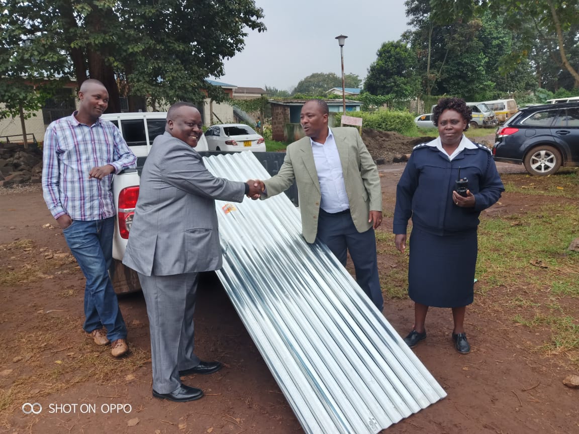 LDK_WeCare's tweet photo. Mr. Justus Mombis (LDK Administration Manager) Donates Iron Sheets on behalf of London Distillers to the Dagoretti DCIO Mr. Wanjaho and Chief Inspector Dorothy. Following an appeal from Cabinet Secretary @FredMatiangi for the community to assist Police in social responsibility. https://t.co/zw2xdFWbjk