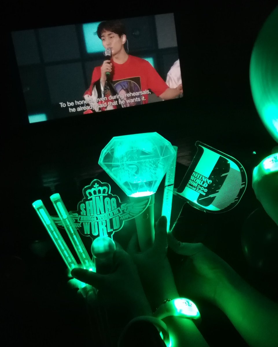 friedjinki's tweet photo. Always with you, @SHINee 💜❤️
#SWCV #PHShawolsSWCVscreening #PHShawolsDVDScreening @PH_shawols https://t.co/FvrUsU17GY