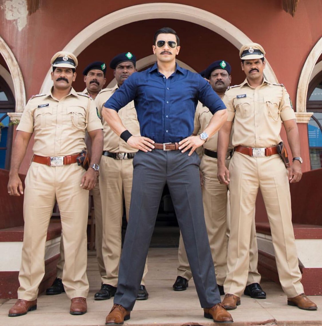 RanveerOfficial's tweet photo. ROHIT SHETTY का HERO. CAPS LOCK में 💪🏾
#rohitshetty #Simmba 🐯 https://t.co/bkOxDALrP1