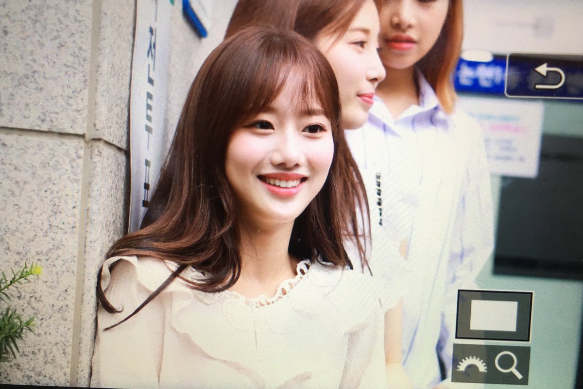 180609 사전투표 #낭리뷰

#에이프링 #나은

나은이 생에 첫 투표 했어요 😶😶