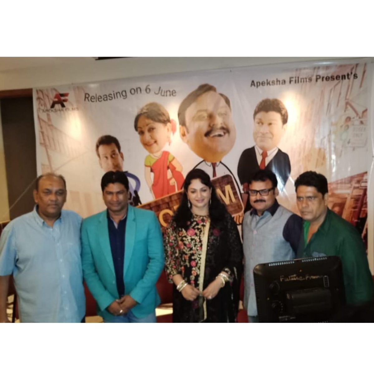 itsupasanasingh's tweet photo. A glimpse of the press conference of my newly launched web series Problem No Problem, you can watch it on https://t.co/iu1IGnACfD! #WebSeries #New #ProblemNoProblem #WatchItNow #Comedy #Comedian https://t.co/Mn1m7SnFSG