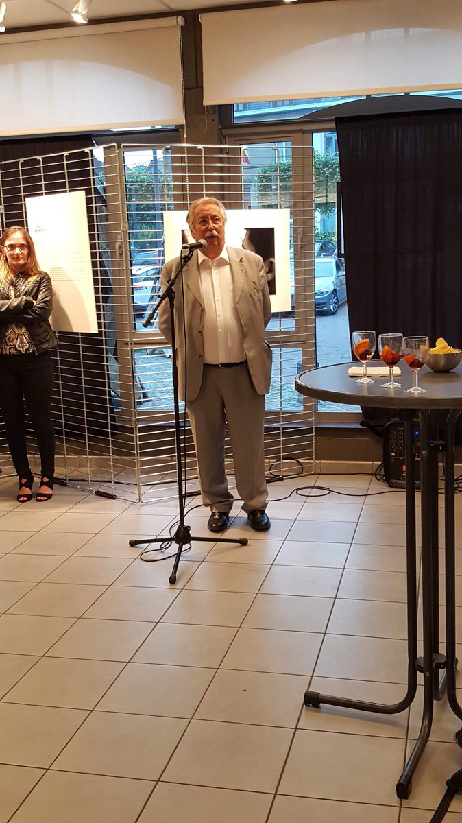 andreflahaut's tweet photo. Hier soir, vernissage de la très belle #exposition «Visages, Voyages» organisée par L'Hirondelle @asbl_l à #Perwez #BW. Superbes #photos de #réfugiés réalisées par dix étudiants de la section #reportage de l’#ILFoP de #Namur. Merci à toutes et tous pour ce magnifique événement!! https://t.co/JbfP41jTgD