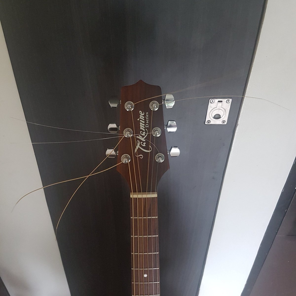 _jadajadajada's tweet photo. yung ayaw mong gupitin kase feeling mo mashoshortchange ka

#whenseries
#nofilter
#takamine 
#asmyguitargentlyweeps https://t.co/IOQnJRzhF9