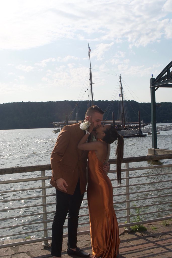 nickchi12's tweet photo. did it to ‘em #prom2k18 https://t.co/KdTL5RPoSK