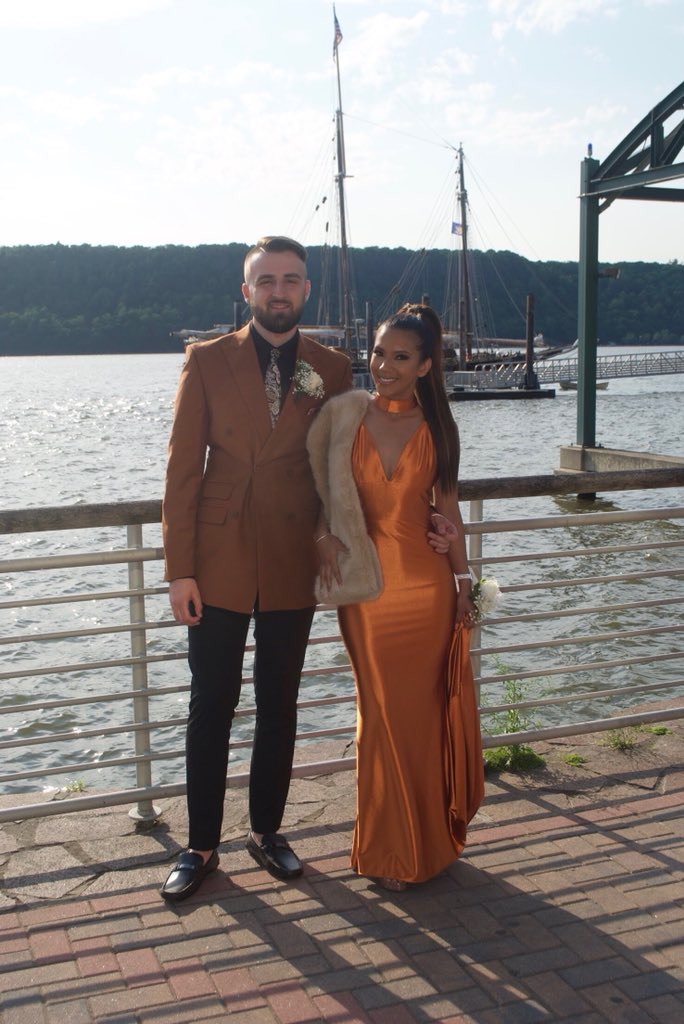 nickchi12's tweet photo. did it to ‘em #prom2k18 https://t.co/KdTL5RPoSK