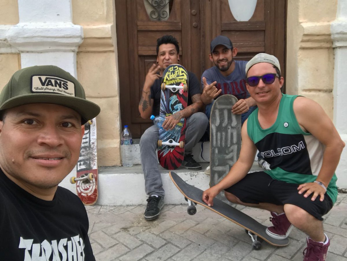 memogallardo's tweet photo. Un poco de skateboard, jajja fácil 15 años de no patinar https://t.co/WsQmDHKVuA