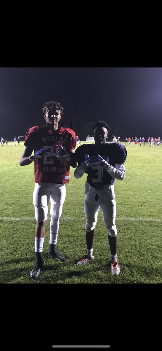 Kyle_Jackson0's tweet photo. HS football over now bro you already know what time it is! #UU22’ ⚔️⚔️ @NoryPorter https://t.co/EsSSKAbiTg