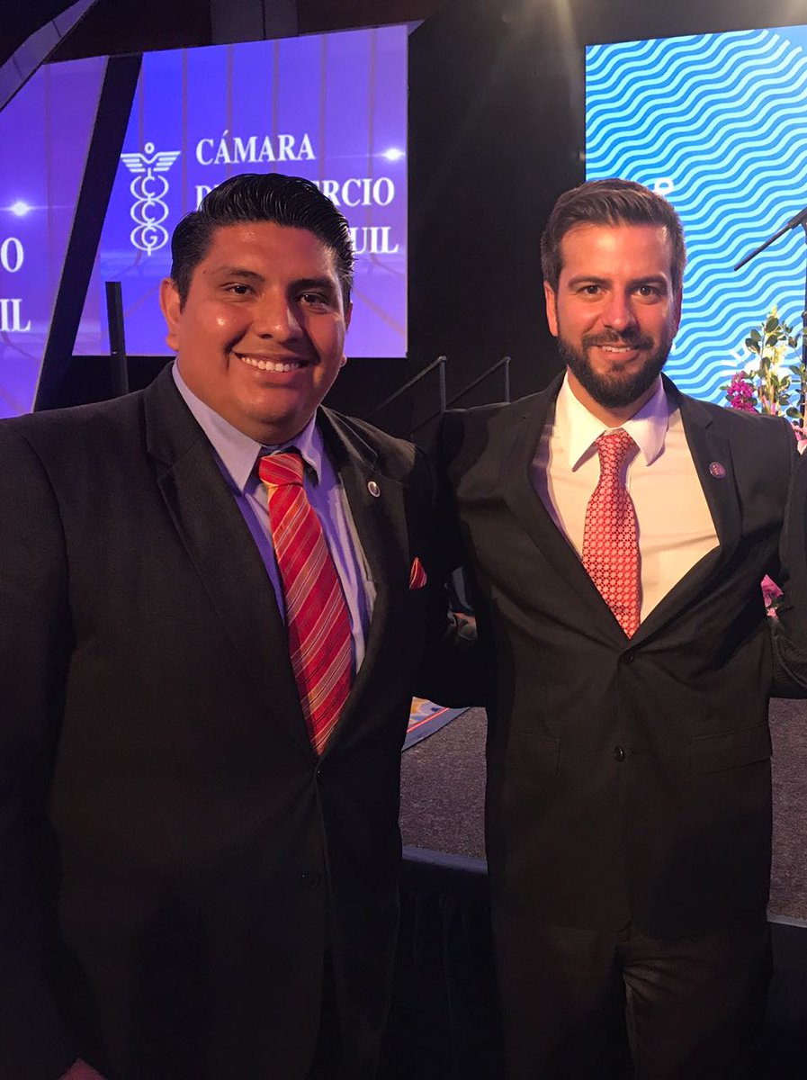 FernandoRonquil's tweet photo. Con una delegacion jovenes Emprendedores Babahoyenses, felicitamos a @parosemena Presidente de la @lacamaragye por sus 129 años de vida institucional, nuestro respeto, admiracion y agradecimiento por la lucha de la reactivacion económica del País. #CCG129 #HeroesDelComercio https://t.co/7k1Yrtqtxb