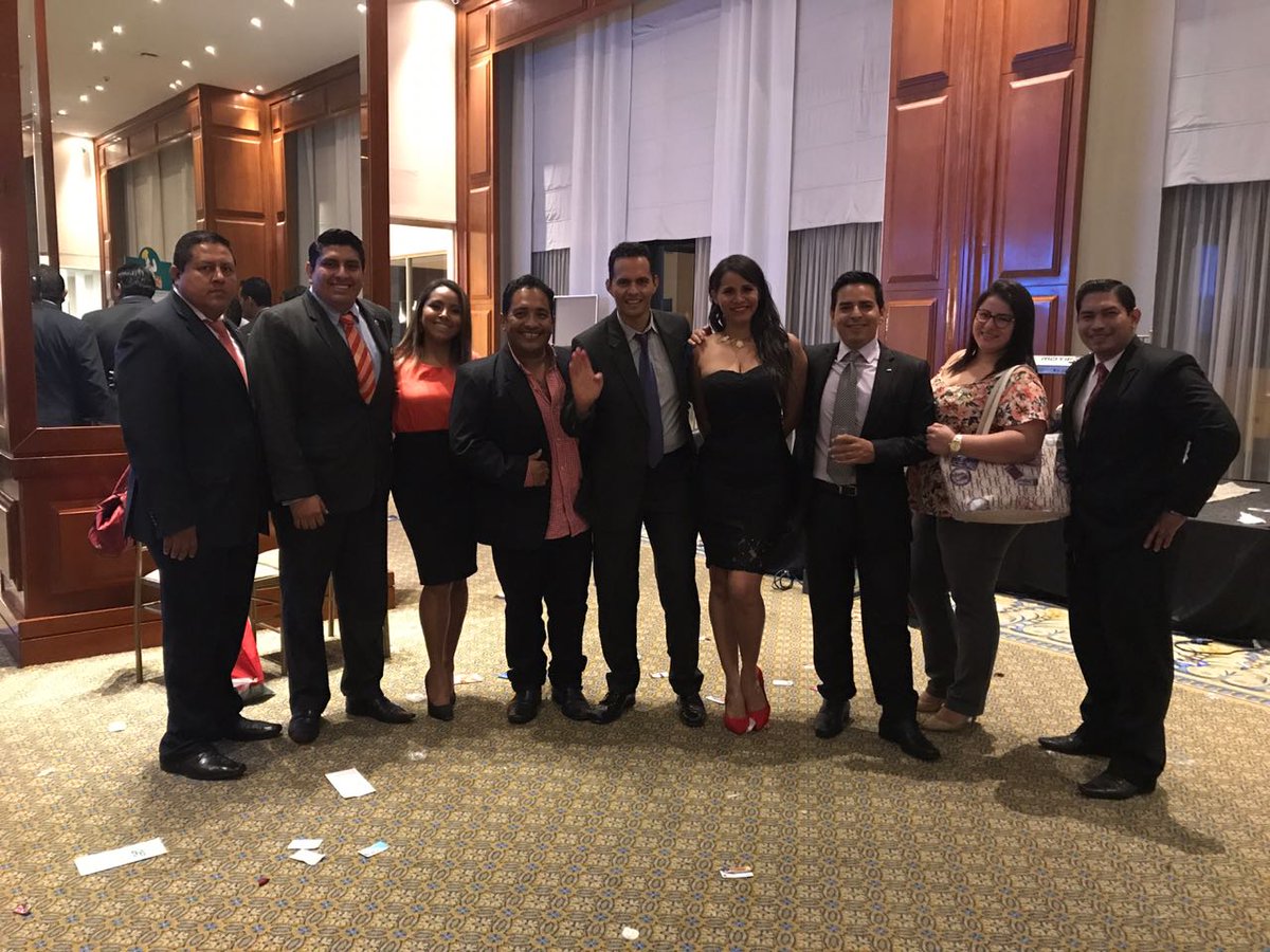 FernandoRonquil's tweet photo. Con una delegacion jovenes Emprendedores Babahoyenses, felicitamos a @parosemena Presidente de la @lacamaragye por sus 129 años de vida institucional, nuestro respeto, admiracion y agradecimiento por la lucha de la reactivacion económica del País. #CCG129 #HeroesDelComercio https://t.co/7k1Yrtqtxb