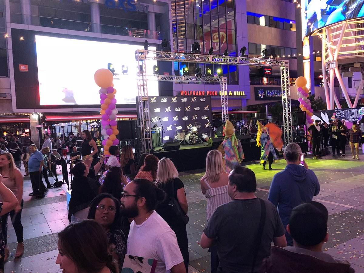 JakobsenLocke's tweet photo. Any #gamedev buddies checking out the #LALIVE10 outside the #Microsoft theater? Please tell me I don’t have to hit the dance floor solo.
#E3 | #LA | #socialgamer? https://t.co/LCACLWrFAE